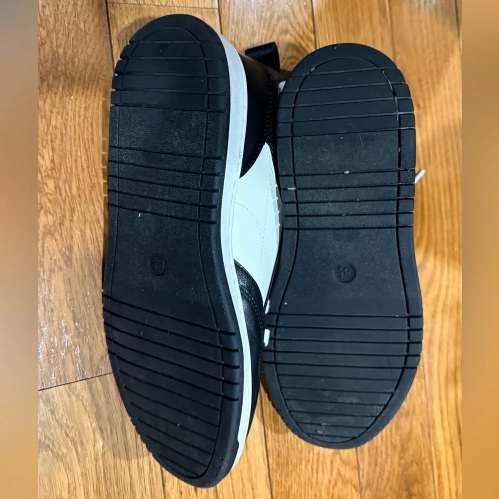 NEW Men Wild Fable Black and White Sneakers size 8.5